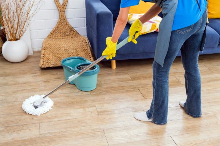 Nettoyage du parquet